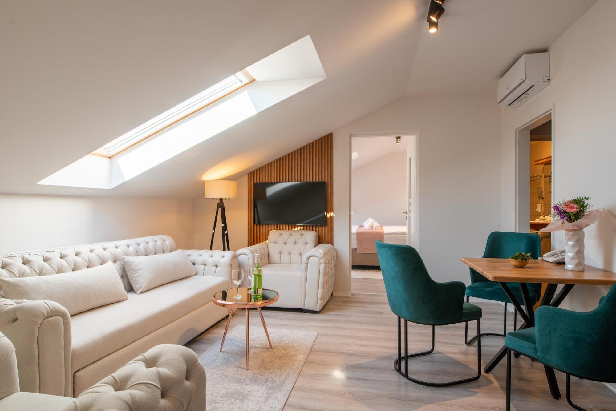 Holdvirag Hotel Sárvár Eksteriør billede