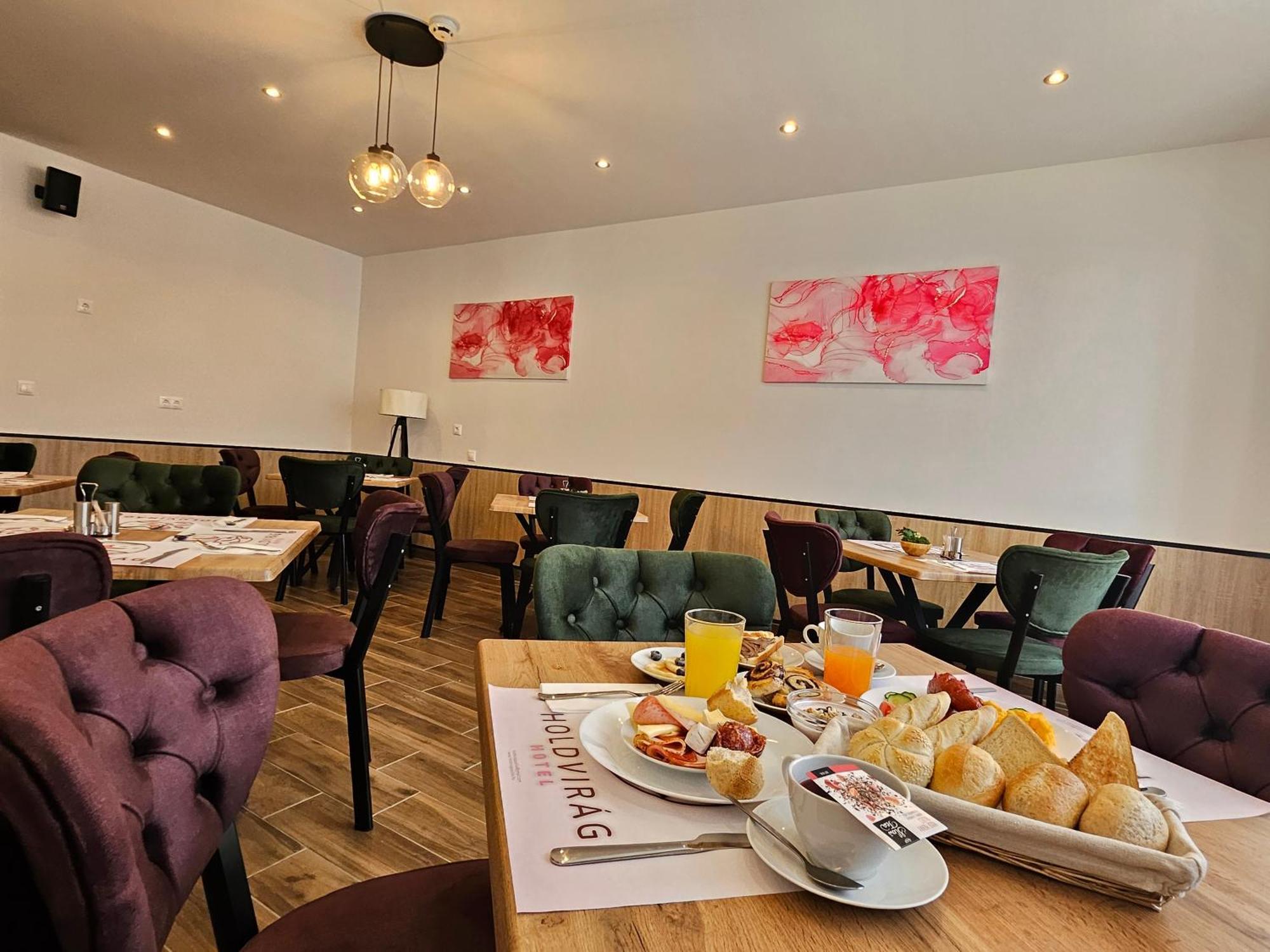 Holdvirag Hotel Sárvár Eksteriør billede