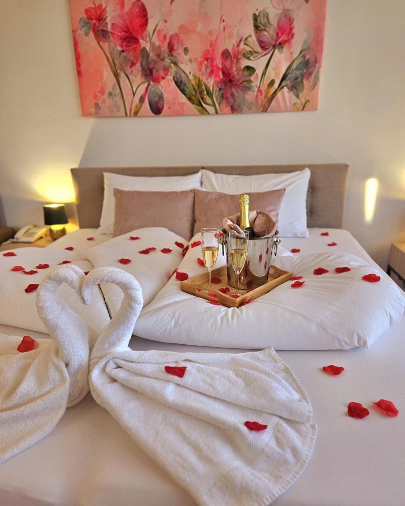 Holdvirag Hotel Sárvár Eksteriør billede