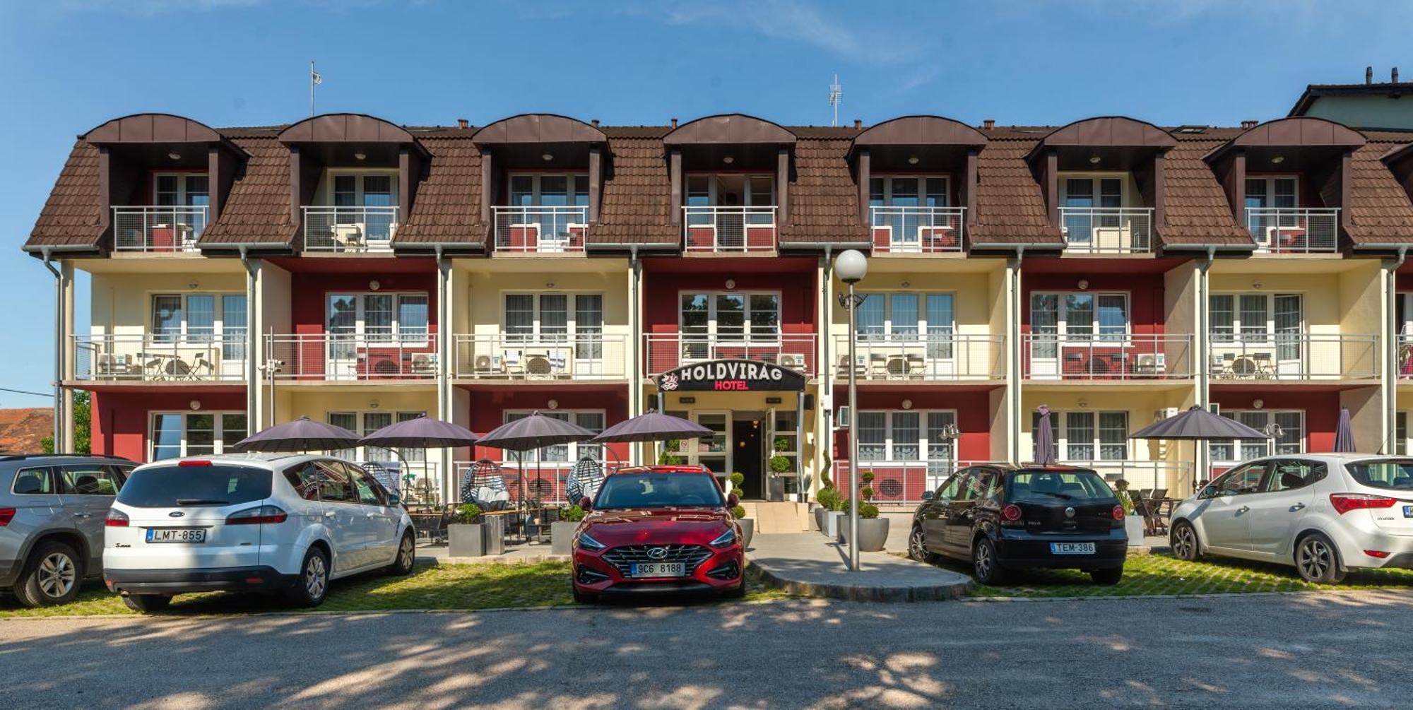 Holdvirag Hotel Sárvár Eksteriør billede